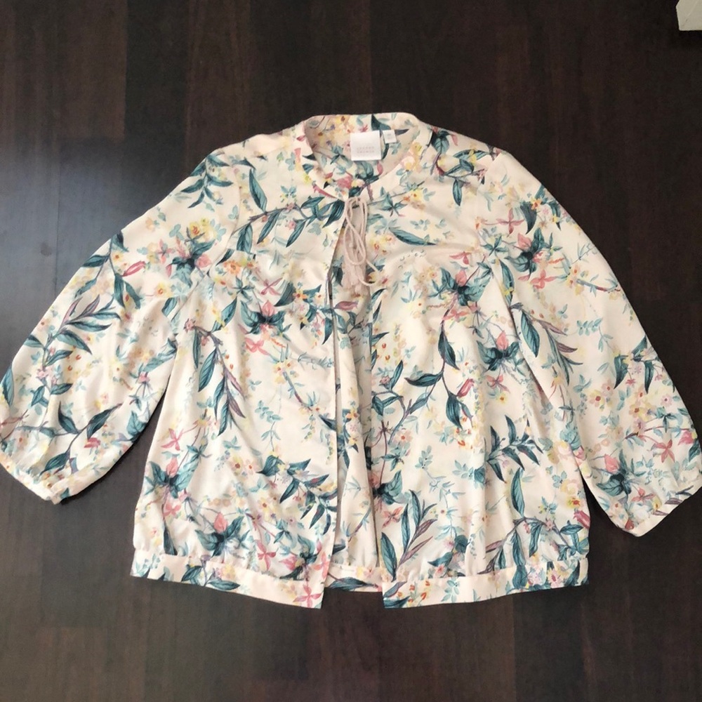 Lauren Conrad Floral Cardigan. Size medium